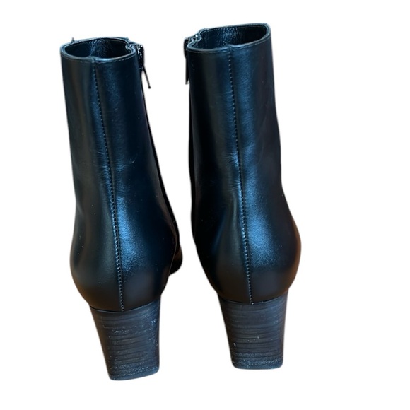 Banana Republic Black Lucca Leather Ankle Boot Italy 2.5” Heel Side Zipper 9 - Picture 6 of 16